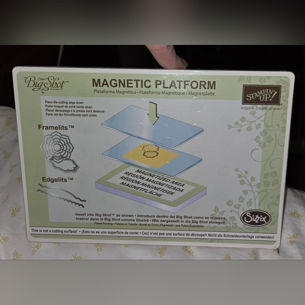Sizzix Magnetic Platform for Precise Die Cutting